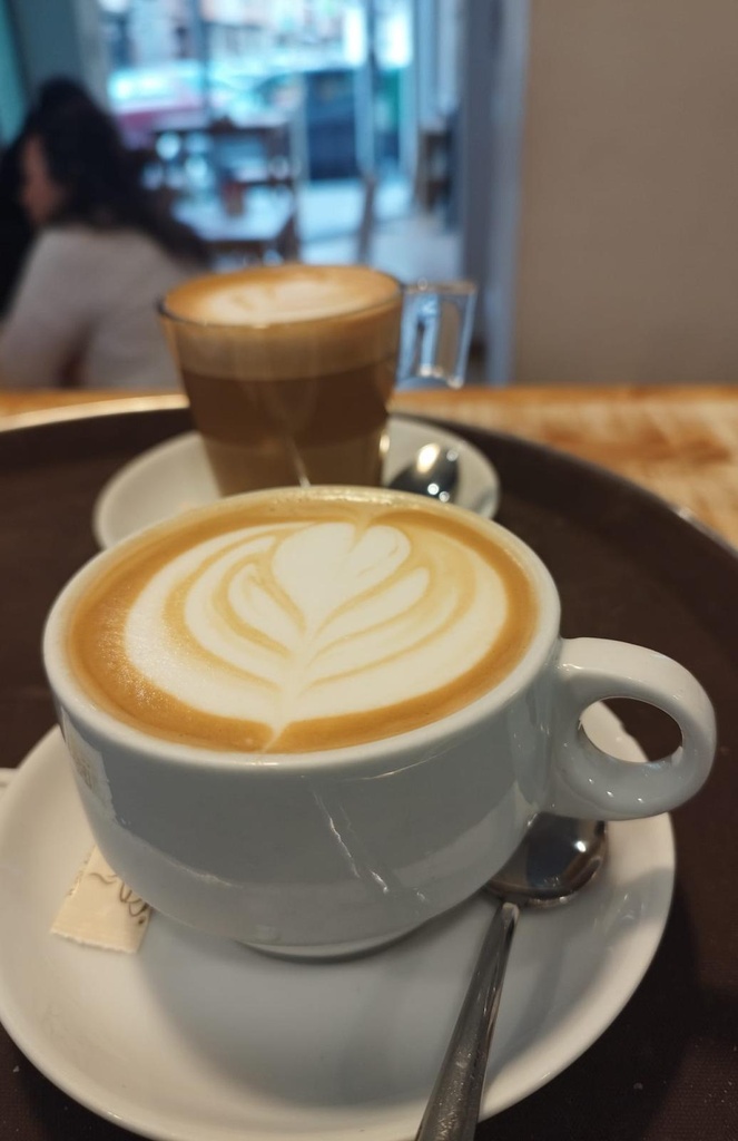 CAFE CON LECHE