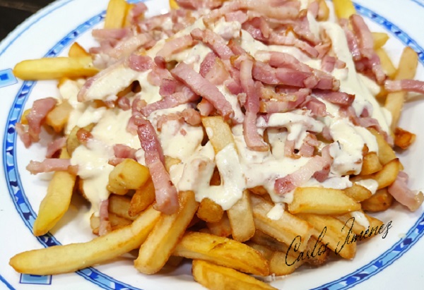 PATATAS RANCHERAS QUESO BACON